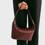 Renáta - Burgundi Stílusú Elegancia