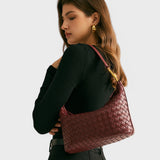 Renáta - Burgundi Stílusú Elegancia